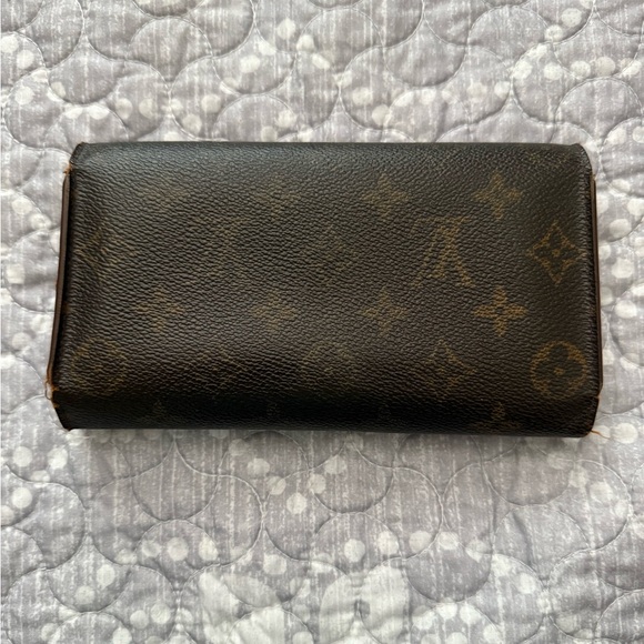 Louis Vuitton Monogram Sarah Trifold Wallet - Picture 3 of 9